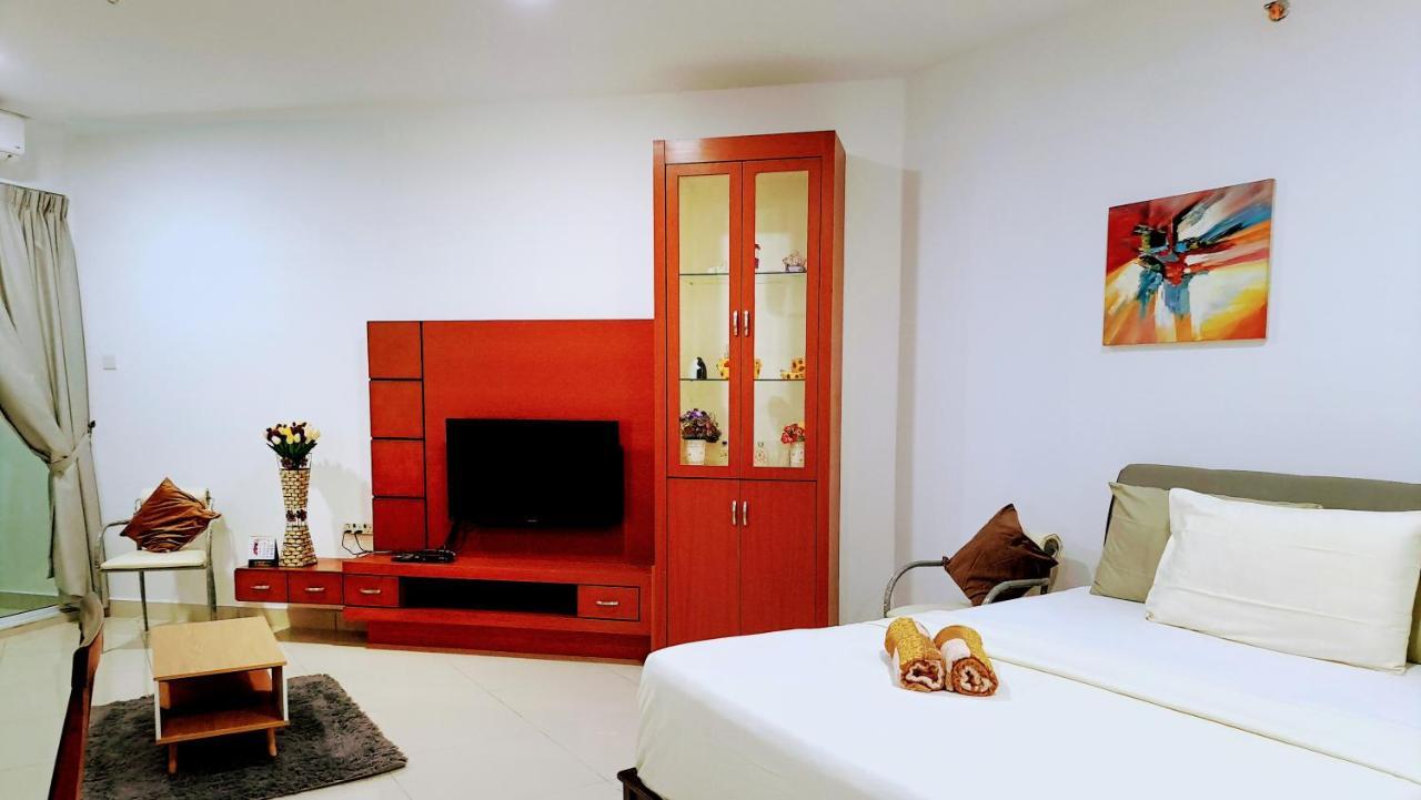 Mansion One Entire House 3 Queenbeds - Spacious Balcony Seaview George Town Exterior photo